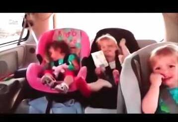 bebes em loucura com musica