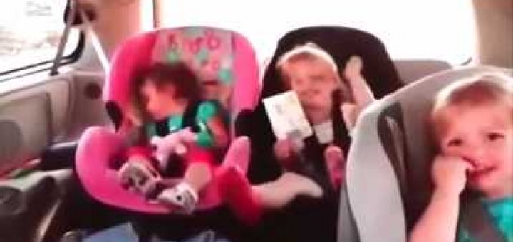 bebes em loucura com musica